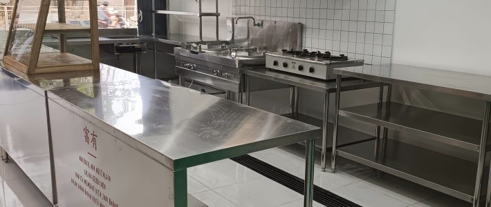 Pengalaman Kerja yang Lebih Efisien dengan Work Table Stainless Steel dari Carte Kitchen!